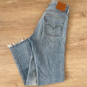 Levi’s wedgie straight leg jean size 25